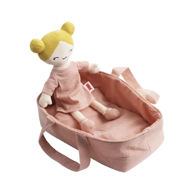 KREA ⎸ Dukke i lift, med dyne og pude - 28 cm. 