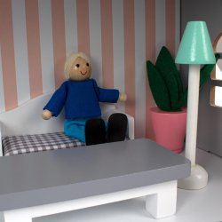 Magni &#9144; Dukkehus i tr med mbler og dukker, hvid