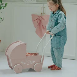 KREA &#9144; Dukkevogn i tr - Rosa (55 cm) 