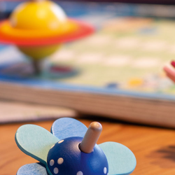 Goki ⎸ Snurretop i tr� - flere varinter