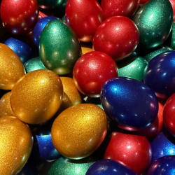 Trommus &#9144; Rasleg i skinnende farver 