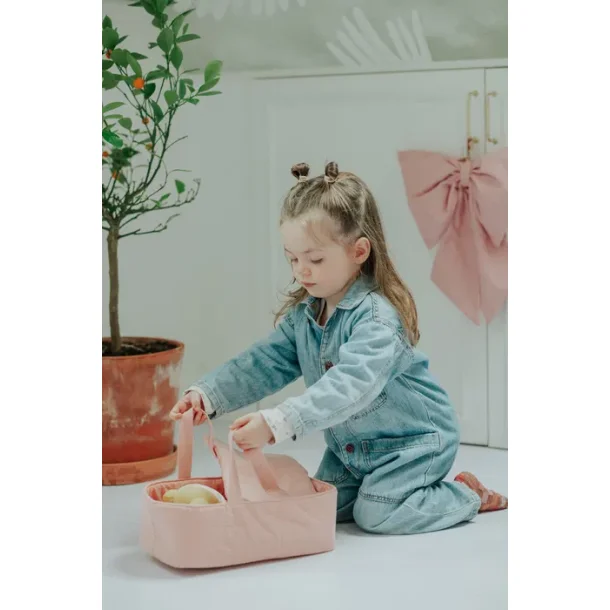 KREA ⎸ Dukke i lift, med dyne og pude - 28 cm. 