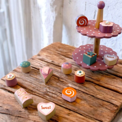 Magni &#9144; Kagefad i tr  med 12 sm kager - Rosa