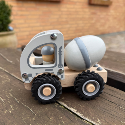 Magni ⎸ Cementbil i tr� med gummihjul, FSC 100%