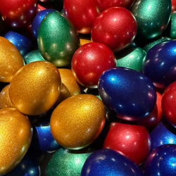 Trommus ⎸ Rasle�g i skinnende farver 